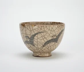 Teskål med design av plovers, Kyoto-relaterad porslin, mitten av 1800-talet (stengods med koboltdekor under krackelerad glasyr)
