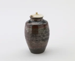 Tea caddie, katatsuki form, Edo period (keramik)