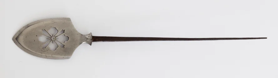 Yanone (pilspets) av platt typ (hirane) med genomborrad Hanabishi-design (stål)
