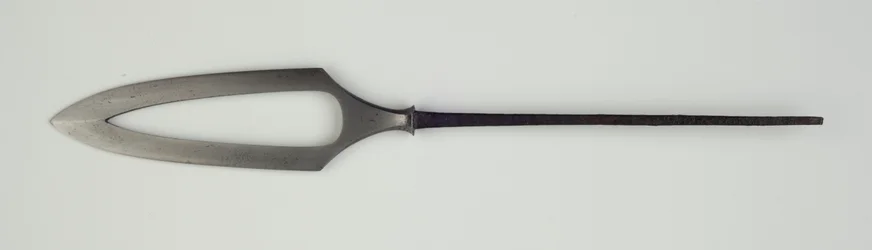 Yanone (pilspets) av platt typ (hirane) med genomborrad design (stål)