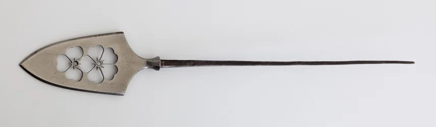 Yanone (pilspets) av platt typ (hirane) med genomborrad design av Cherry Blossoms (stål)