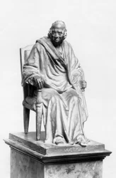 Sittande figur av Voltaire