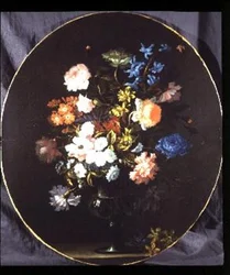 Stilleben av blommor inklusive rosor, nejlikor och hyacinter i en glasvas (oval)
