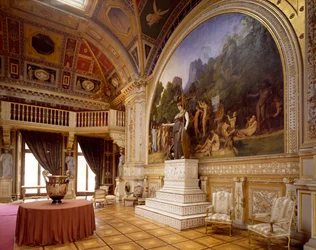 Chateau de Dampierre balsal, med fresker av Ingres och kolossal staty av Minerva, Frankrike