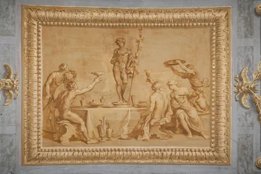Falskt förgylld relief, med statyn av Bacchus omgiven av några offrare som höjer vinkoppar