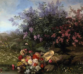 Sommarblommor vid flodstranden. En stråhatt och ett fjärilsnät är placerade mitt i en blomsterrabatt (primereves, syrener...). Målning av Jean Capeinick (1838-1890). Privat samling.