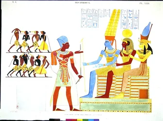 En farao, i militärdräkt, erbjuder en grupp fångar till gudarna (l till r) Amon, Khonsu och Mut