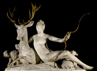 Diana jägarinnan och hjorten. Modellen var Diane de Poitiers, hertiginna av Valentinois (1499-1566), och verket var avsett för fontänen vid slottet Anet. Skulptur av Jean Goujon (1510-1565), 1500-talet. Paris, Louvren