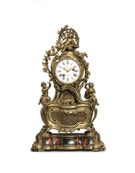 En Louis XV ormolu musikalisk mantelklocka, ca 1750