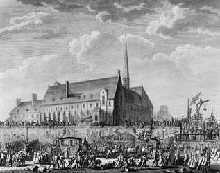 Franska revolutionen: Kung Ludvig XVI anländer med sin familj (Marie Antoinette, delfinen Louis Charles av Frankrike eller Ludvig XVII och Marie Therese känd som "Madame Royale") till Paris den 6 oktober