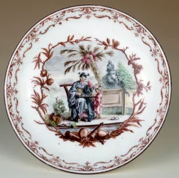 Porslinstallrik som föreställer en kinesisk schackscen. Realiserad av Jean Michel Liotard (1702-1796). Paris, dekorativ konst