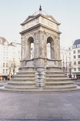 Frankrike, Paris, Fontaine des Innocents, stenfontän med trappsteg.