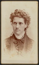Carte-de-visit-porträtt av Miss Julia J. Thomas, ca. 1875.