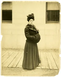Ely Letson? Dr Elizabeth Letson Bryan, ca 1905-40 (foto av gelatinsilver)