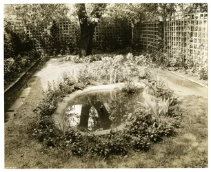 Garden of Mrs W H Wells 265 W 11th, Greenwich Village, New York, USA, ca 1936-37 (foto av gelatinsilver)