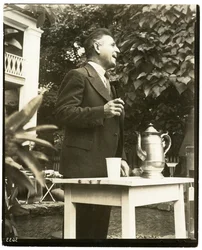 John W. Mitchell berömda auktionsförrättare, Country Auction i Greenwich, Conn eller Weston, Conn