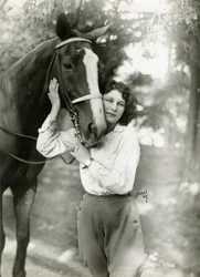 Judith Anderson, ca 1917-24 (foto av gelatinsilver)