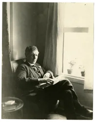 Llewelyn Powys, ca 1905-40 (foto av gelatinsilver)
