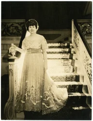 Mrs Frank G Logan från Chicago, konstbeskyddare, ca 1931-34 (foto av gelatinsilver)