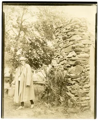 Mrs Jane Deeter Rippin, chef för flickscouterna vid Camp Andrea, Briarcliff, NY, ca 1926-27 (foto av gelatinsilver)