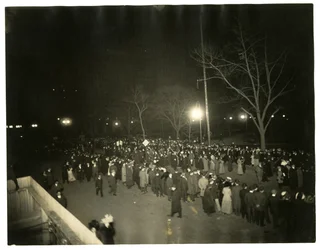 Suffrage Parade, Greenwich Village, New York, USA, ca 1915-18 (foto av gelatinsilver)