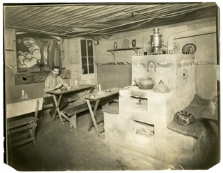 The Isba Tea Room på 4th St Sachia - nu en känd fotograf i Europa Russian Tea Room, Greenwich Village, New York, USA, ca 1905-40 (foto av gelatinsilver)