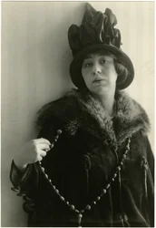 Zoë Akins, författare till Déclassée, c.1905-40