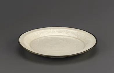 Ding ware-fat med gjuten dekor av mandarinänder, Hebei-provinsen, 1100-1200-talet (keramik)