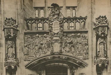 Rista i sten under Middlesex vapensköld vid Guildhall, Westminster, c1935.