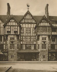 En del av Libertys Tudor Building i Great Marlborough Street, c1935.
