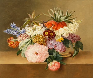 Iris, syren, primulae, blommor och pioner i en korg,