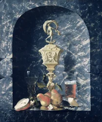Stilleben med dekorerad bägare, frukt och glas i en stennisch, 1682