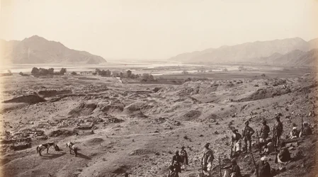 River Gorge ovanför Lalpura med utsikt mot Bassaule, ca 1878 (foto)