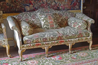 En George III Giltwood Humpback soda-säng