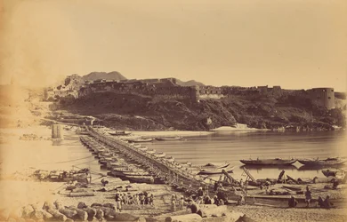 Båtbron och fortet, från Khairabad
