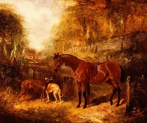 En sadlad brun ponny och greyhounds i ett skogbevuxet flodlandskap