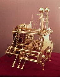 En Harrison nummer 1, den första navigationsklockan, ca 1735 (vy bakifrån)