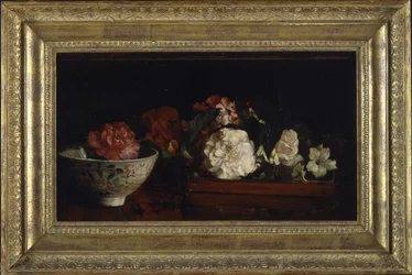 Blommor i japansk bricka på mahognybord (olja på panel)