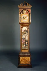 En pedimenterad Longcase-klocka från slutet av 1800-talet