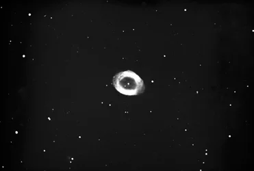 Astronomisk glasplåt med bild av ringnebulosan i Lyran (glasnegativ)