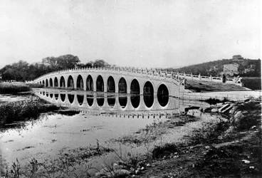Kina, bro, ca 1870 (foto)