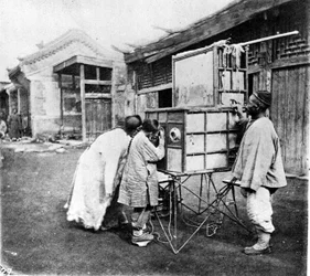 Kina, peep-showen, runt 1870 (foto)