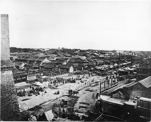 Utsikt över Central Street i det kinesiska kvarteret i Peking, c.1870