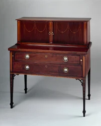 Tambour-skrivbord, tillskrivet John och Thomas Seymours butik eller till Thomas Seymours Boston Furniture Warehouse, 1794-1810 (mahogny med inlägg)