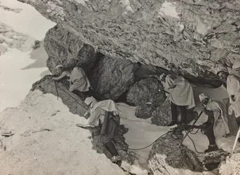 Album "Mitt världskrig - minnen av sydvästra fronten i Kärnten, Italien, Trentino-Alto Adige) 31/03/1915-12/11/ 1918 - Josef Zohles Vienna ": militärbunker i ett berg