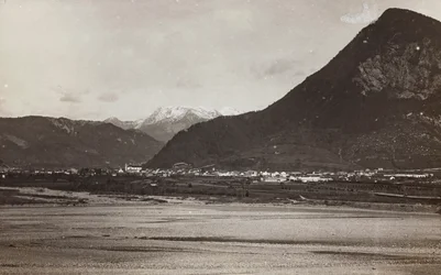Album "Mitt världskrig - minnen av sydvästra fronten i Kärnten, Italien, Trentino-Alto Adige) 31/03/1915-12/11/1918 - Josef Zohles Wien ": utsikt över Tolmezzo (s/v foto