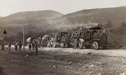 Album "Mitt världskrig - minnen av sydvästra fronten i Kärnten, Italien, Trentino-Alto Adige) 31/03/1915-12/11/ 1918 - Josef Zohles Wien ": militärfordon i Hermag