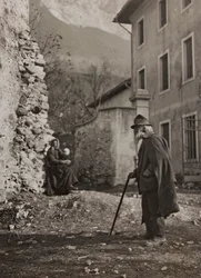 Album "Mitt världskrig - minnen av sydvästra fronten i Kärnten, Italien, Trentino-Alto Adige) 31/03/1915-12/11/1918 - Josef Zohles Wien ": gammal man på en landsväg (