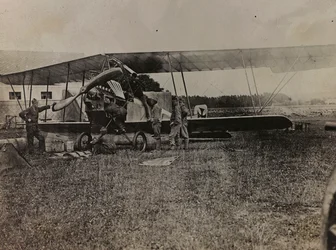 Album "Mitt världskrig - minnen av sydvästra fronten i Kärnten, Italien, Trentino-Alto Adige) 31/03/1915-12/11/1918 - Josef Zohles Wien ": Österrikiska soldater med en mi