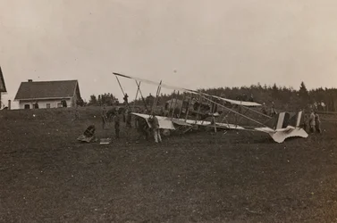 Album "Mitt världskrig - minnen av sydvästra fronten i Kärnten, Italien, Trentino-Alto Adige) 31/03/1915-12/11/1918 - Josef Zohles Wien ": Österrikiska soldater med en mi